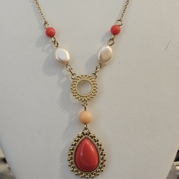 Avon Faux Pearls Orange Acrylic Beads Teardrop Pendant 16” Gold Tone Necklace - Picture 2 of 9